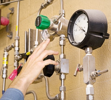 Pressure gauge in an industrial fluid system