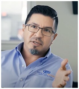 Ocean Edge Services (OES) 的 Santiago “Chili” Gomez