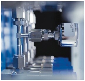 真空面密封接头还可以通过尽可能减少截留区来帮助提高整体洁净度