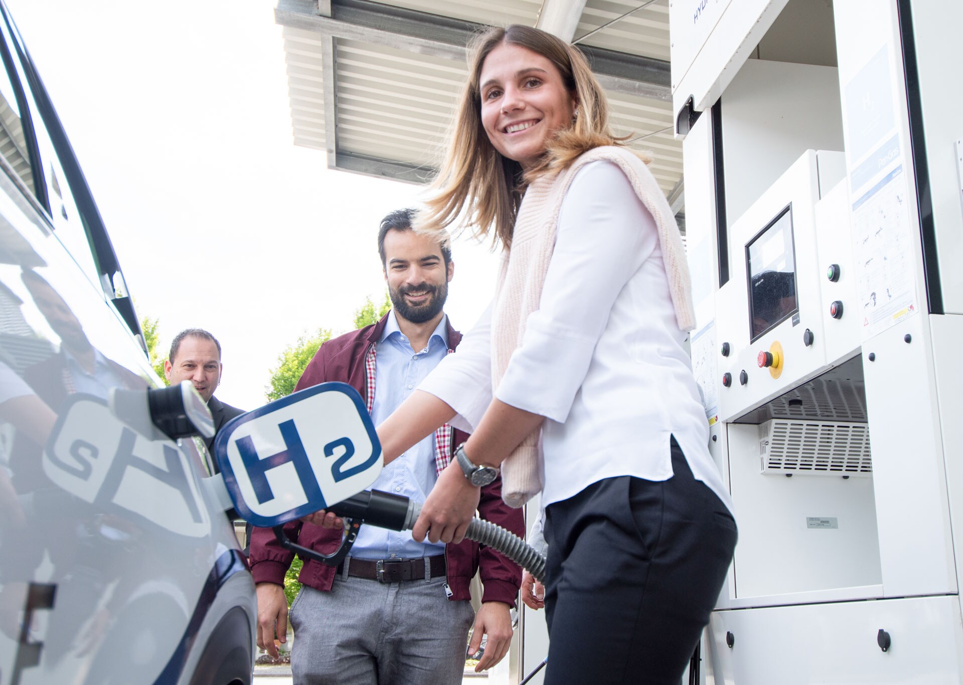 Refuelling with hydrogen