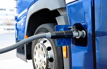 氢燃料汽车在加气站